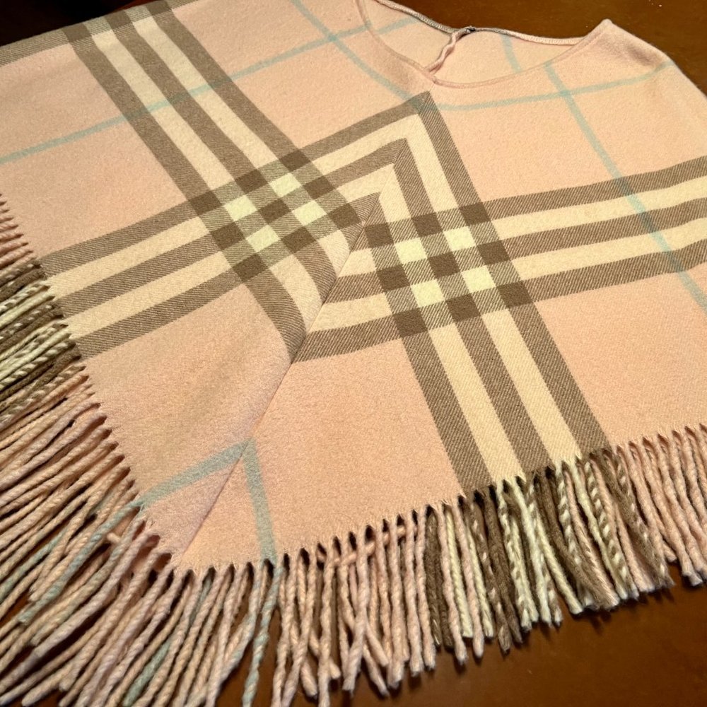 Burberry Cashmere/wool blend Poncho. Classic plaid in pink and brown
Candy Check - Picture 6 of 10